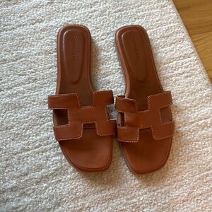Brown vegan leather H sandals